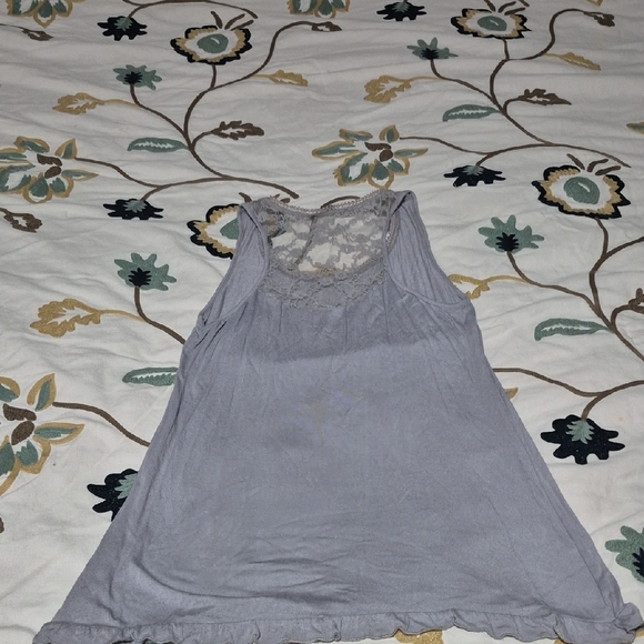 Elegant Women's Sleeveless Gray Tank Top - Picture 3 of 3